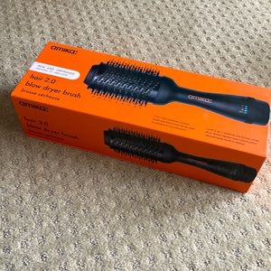 Amika blow dryer brush
